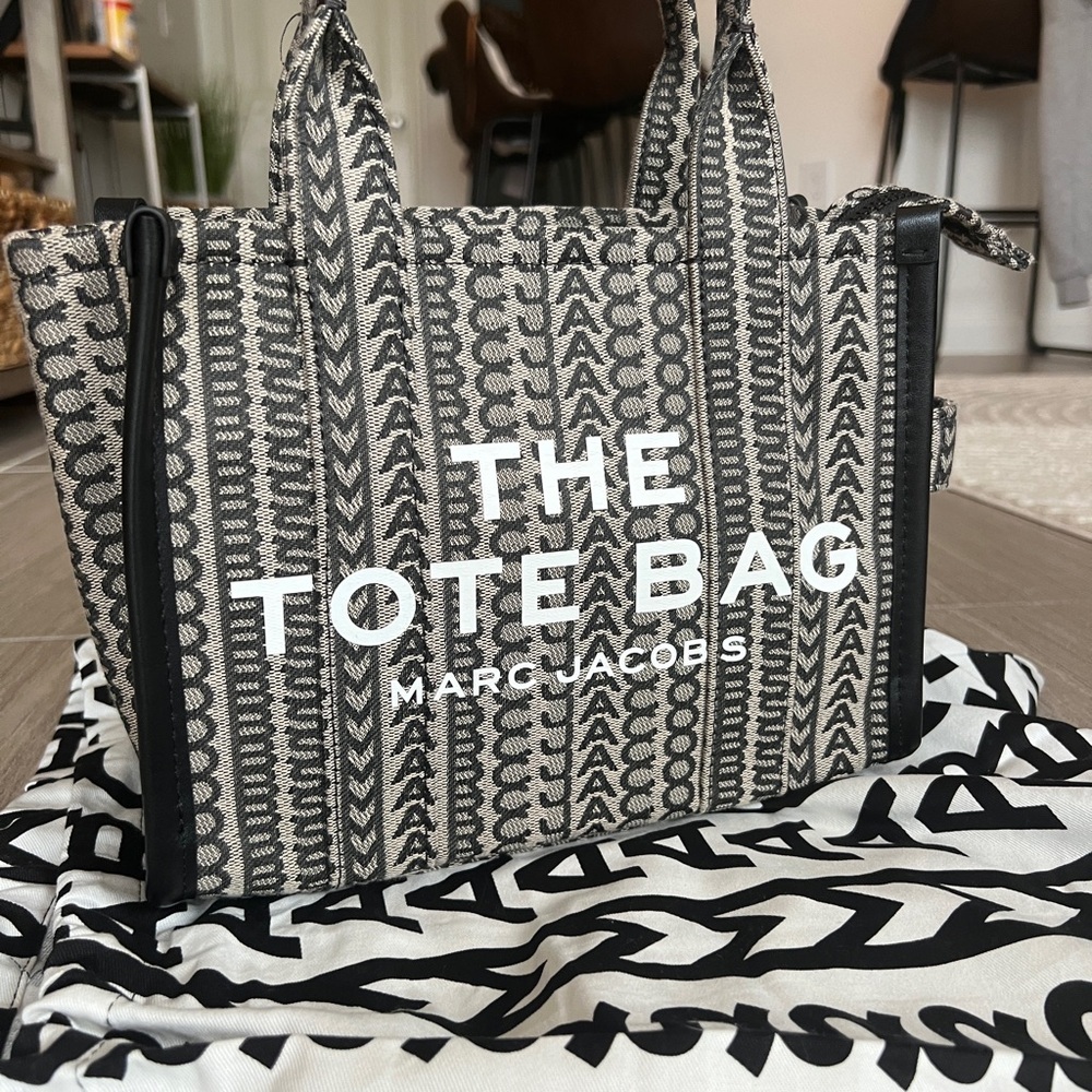 MARC JACOBS THE TOTE BAG MEDIUM TOTE SPECIAL PRINT NWT - Picture 3 of 7